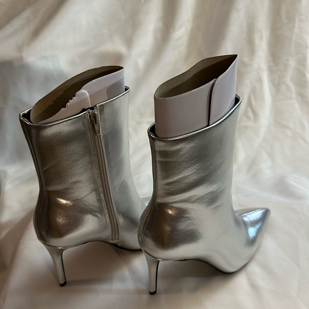 Scoop Women’s Midcalf Stiletto Boot Size 8.5